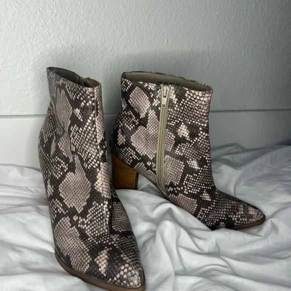 Carlos by Carlos Santana Snake Print Heeled Booties (7.5M) - Picture 3 of 7